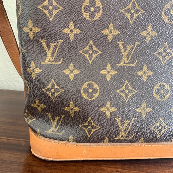 Authentic Vintage Louis Vuitton Sharon Stone AMFAR - Picture 4 of 8